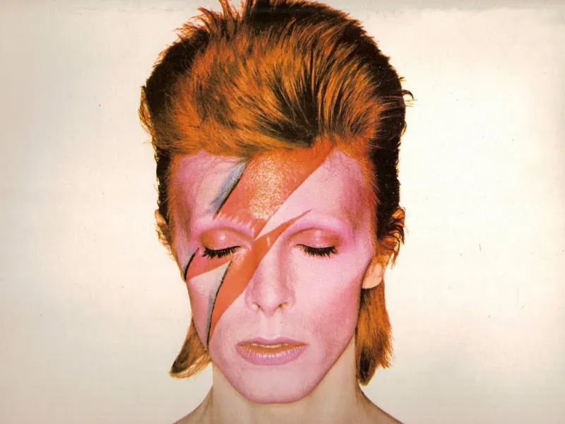 источник: https://stonemusic.it/20644/oggi-nel-rock-lascesa-e-la-caduta-di-ziggy-stardust/