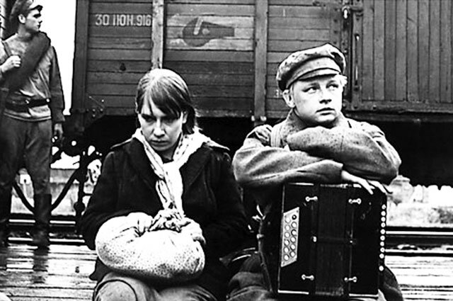    Инна Чурикова и Михаил Кононов в картине «В огне брода нет». Фото: Из личного архива