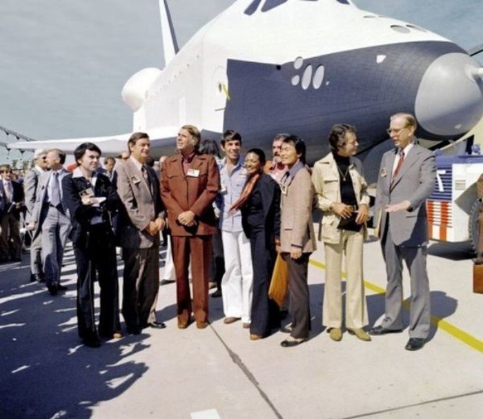 Актерский состав Стар–Трека осматривает "Буран", 1993 год, Парк Горького, Москва
