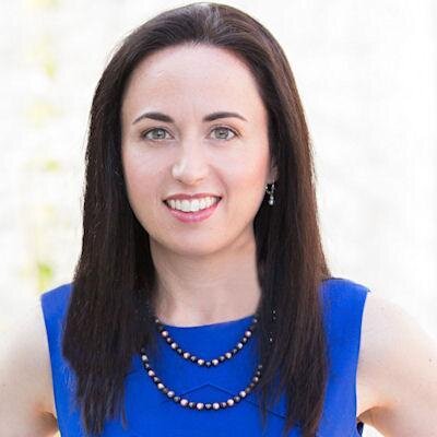 Эми Морин (Amy Morin)Социальный работник, преподаватель психологии и психотерапевт. Автор бестселлера «13 вещей, которых избегают сильные личности». Помимо 13 табу, она также выделила несколько привычек таких людей.
