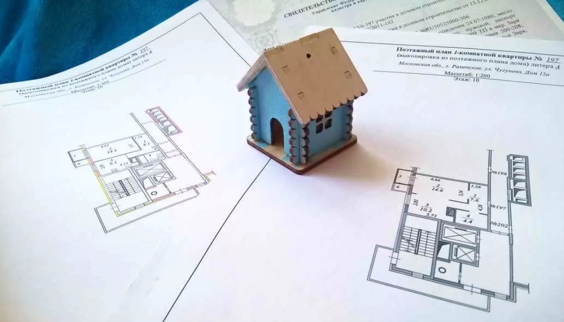 Кто не мечтает из маленького дома - сделать большой.