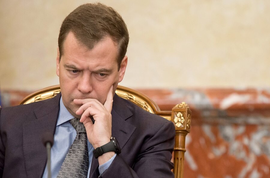 Дмитрий Медведев трудится на благо российского народа