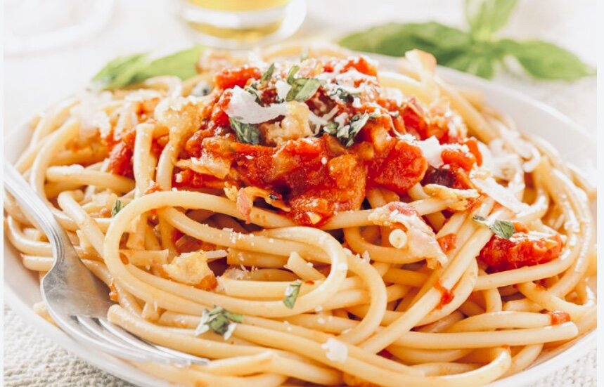 Простой вариант обеда или ужина. Паста является самостоятельным блюдом, но при желании, в качестве гарнира, её можно дополнить мясом или овощами. 