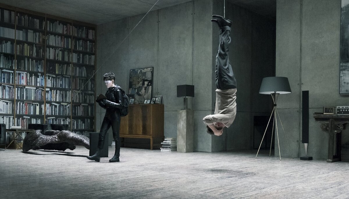 Лисбет девушка простая: видит мужика, обижающего женщин - ставит ему дизлайк. 