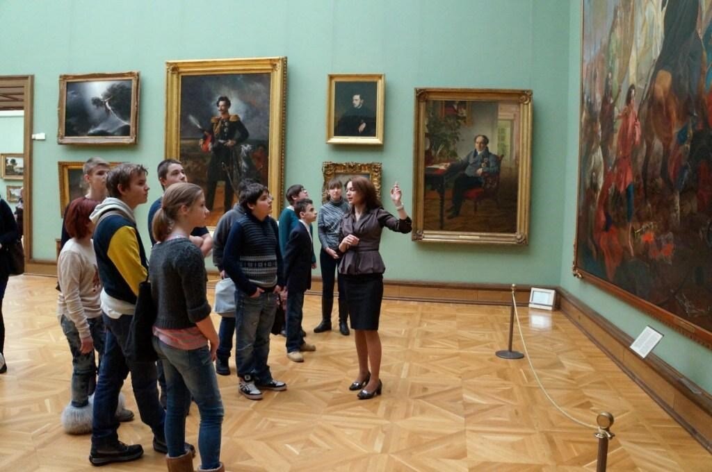 Темы экскурсий музея. Экскурсоводы Третьяковской галереи Дина Геннадьевна. Дина Геннадьевна Лаврова Третьяковская галерея. Лаврова Дина Геннадьевна экскурсовод. Картинная галерея экскурсия.