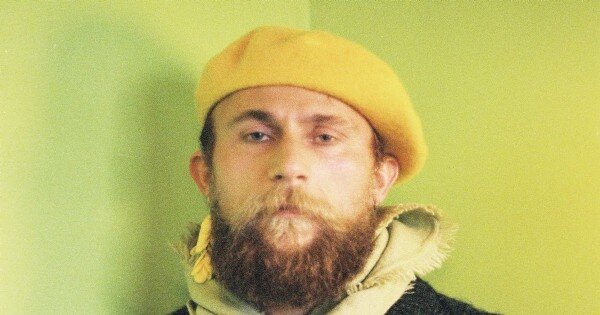 Родился в деревне пятым ребенком в семье, работал посудомойкой в Лондоне, учился в Амстердаме, стал суперзвездой ближе к сорока. И ушел на самом пике. 