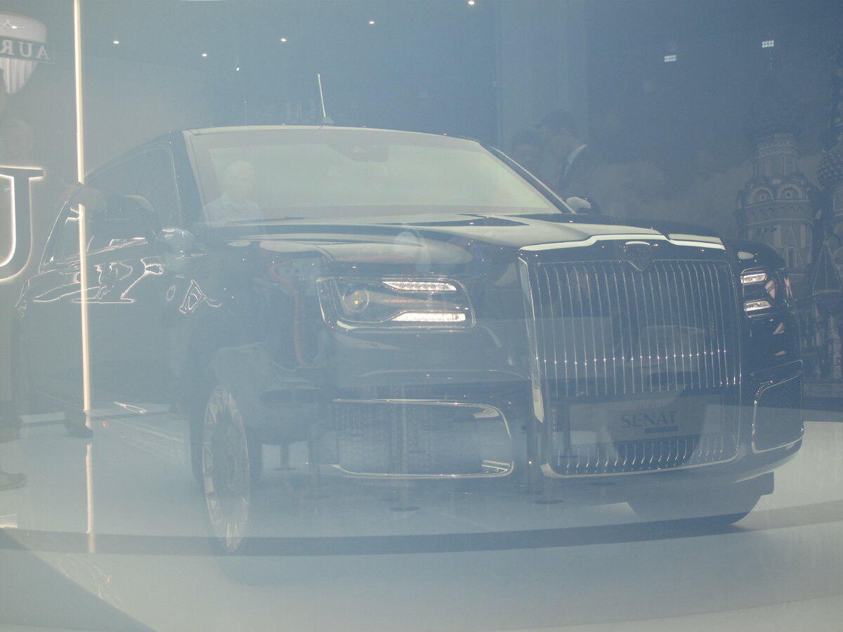 "Aurus Senat Limousine" за полупрозрачным стеклом на МММАС 2018