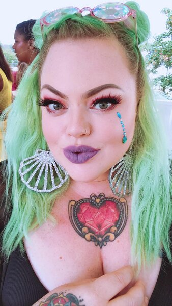 Альтернативная модель Сэм Розуэлл