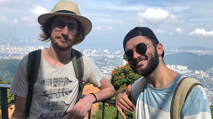 Кстати, вот он - Джонни, в шляпе