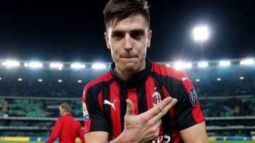 У 24-летнего поляка вместо 19 номера на футболке будет красоваться цифра 9. Об этом сообщил сам футболист на своей странице в Инстаграм.
