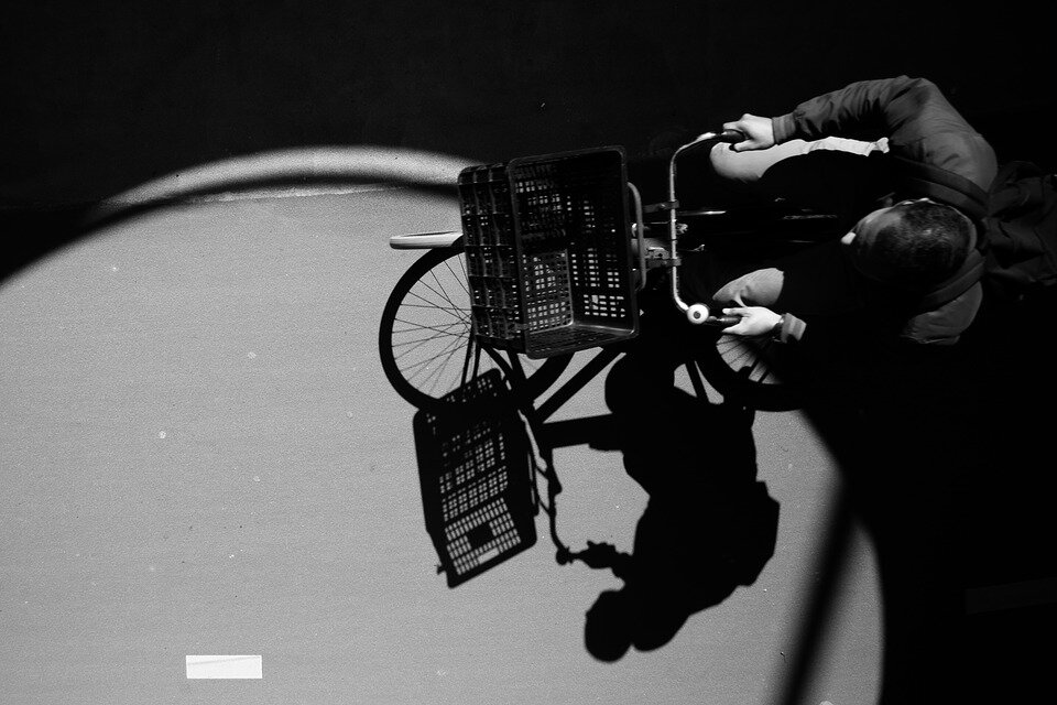 https://cdn.pixabay.com/photo/2016/05/01/17/33/bicycle-1365330_960_720.jpg