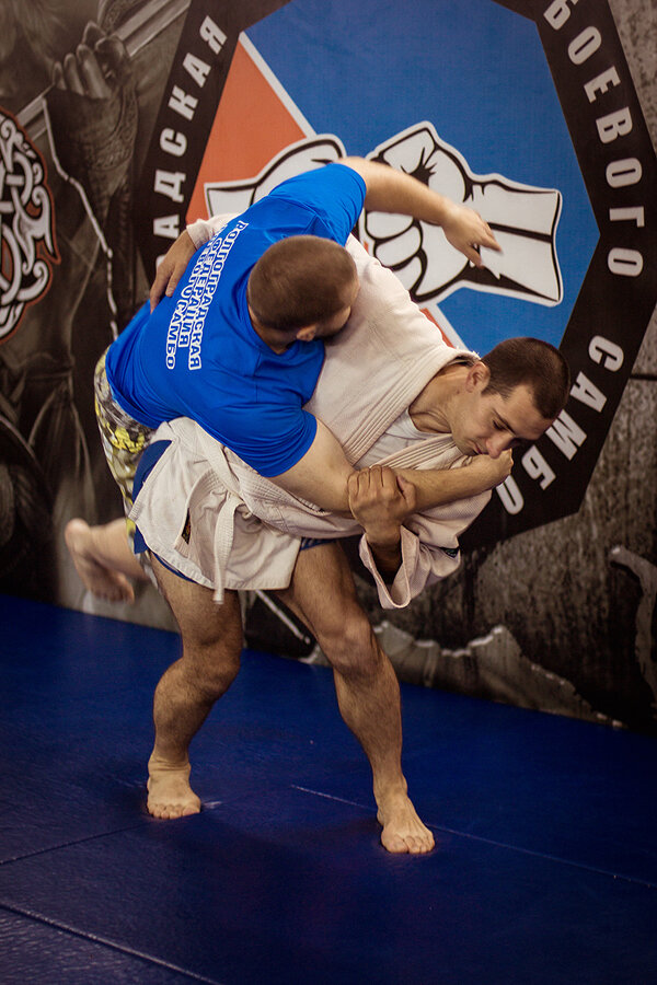 источник: yandex.ru/images/search?text=боевое%20самбо%20в%20HD&isize=eq&iw=600&ih=900&pos=12&rpt=simage&img_url=https%3A%2F%2Fbsambo34.ru%2Fassets%2Fgallery%2F7%2F53.jpg