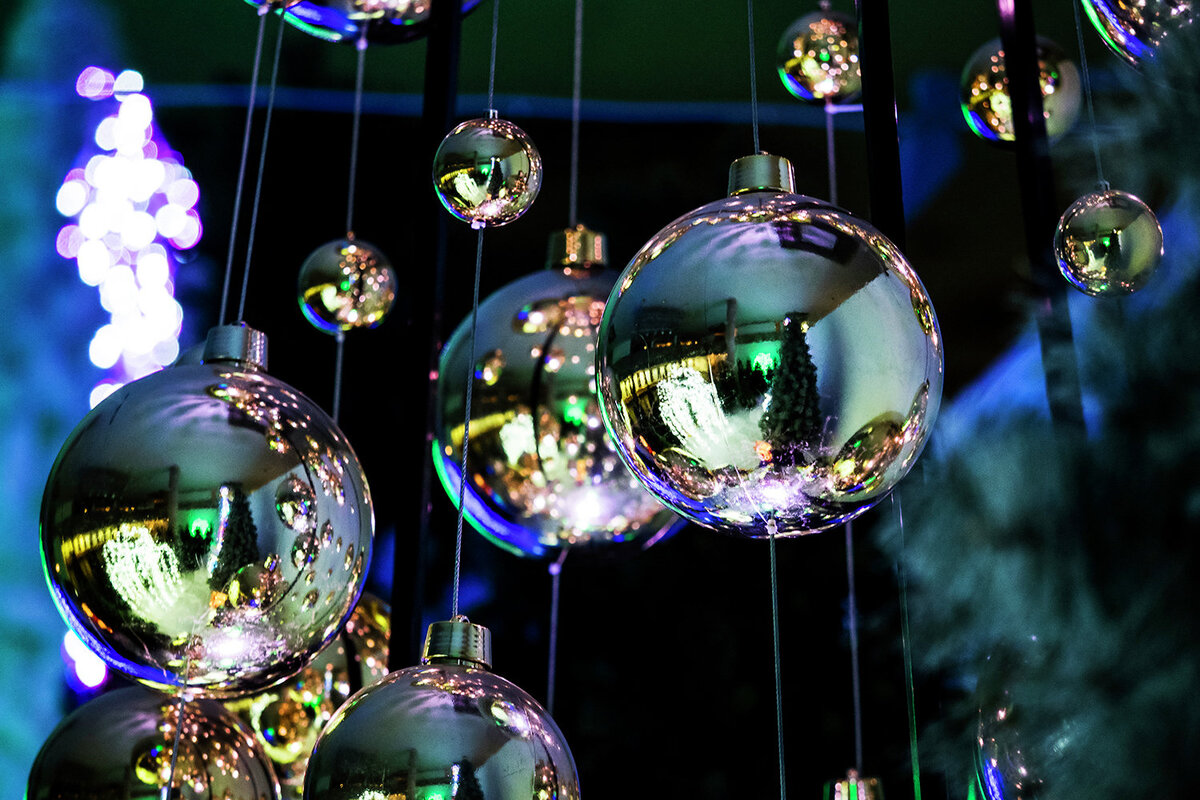 Ручные ангелы: космонавты украсили елочные игрушки / © РИА Новости / Владимир Песня