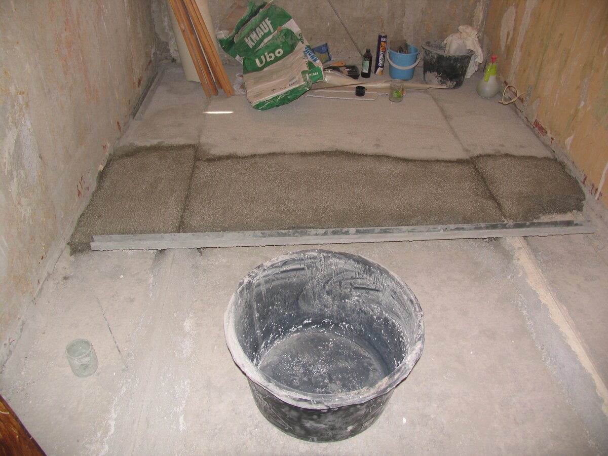 выравнивание полов. выравнивание пола под плитку. перепад полов между комнатами. высота полов в хрущевке. перепад пола в хрущевке.