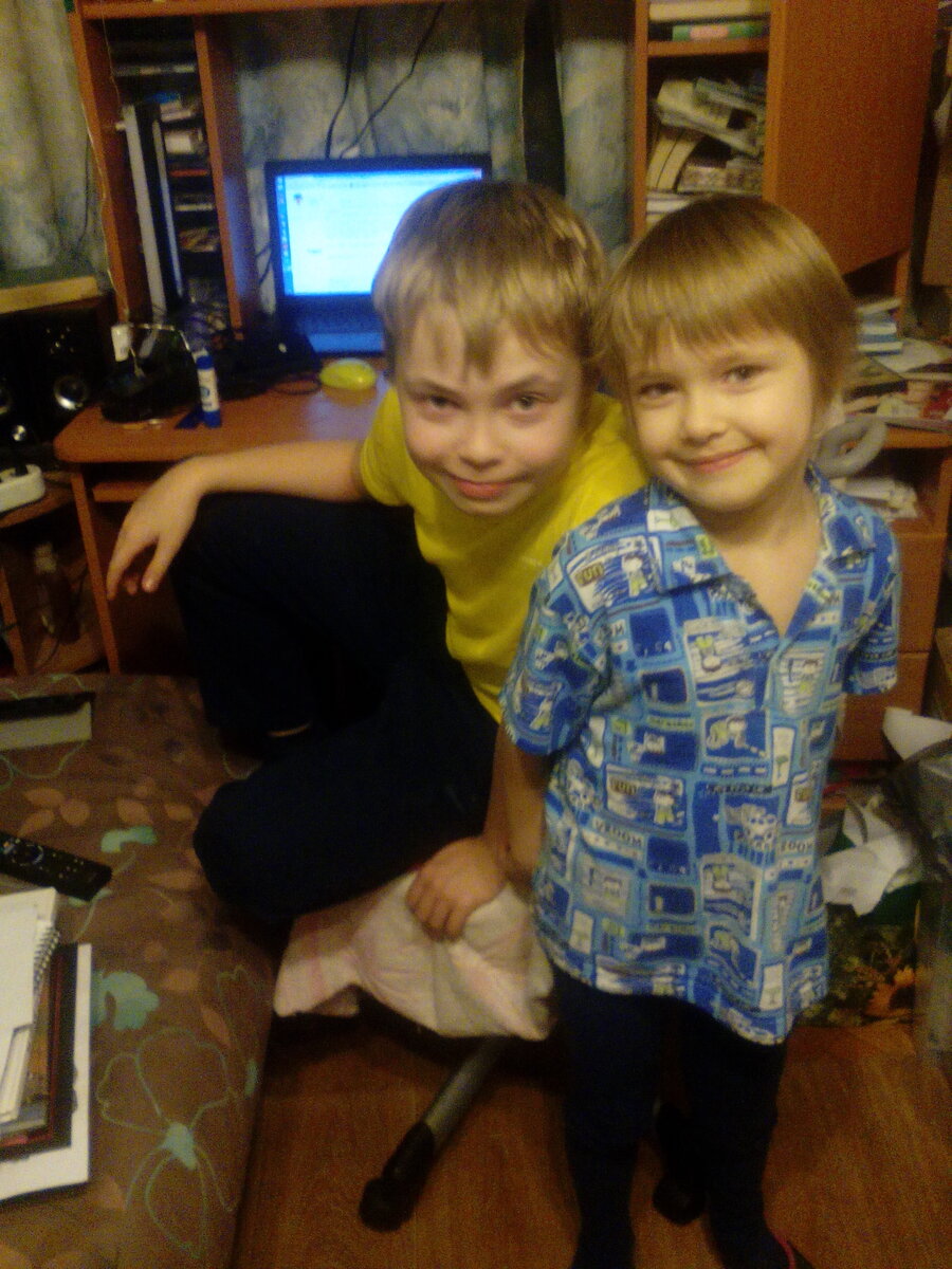 маленькие мои еще, в бирюлевской однушке