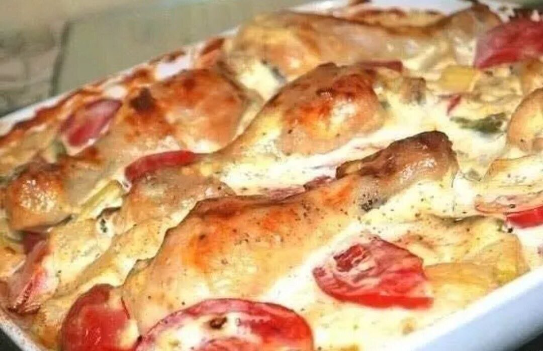 Куриные голени с овощами в сметанном соусе