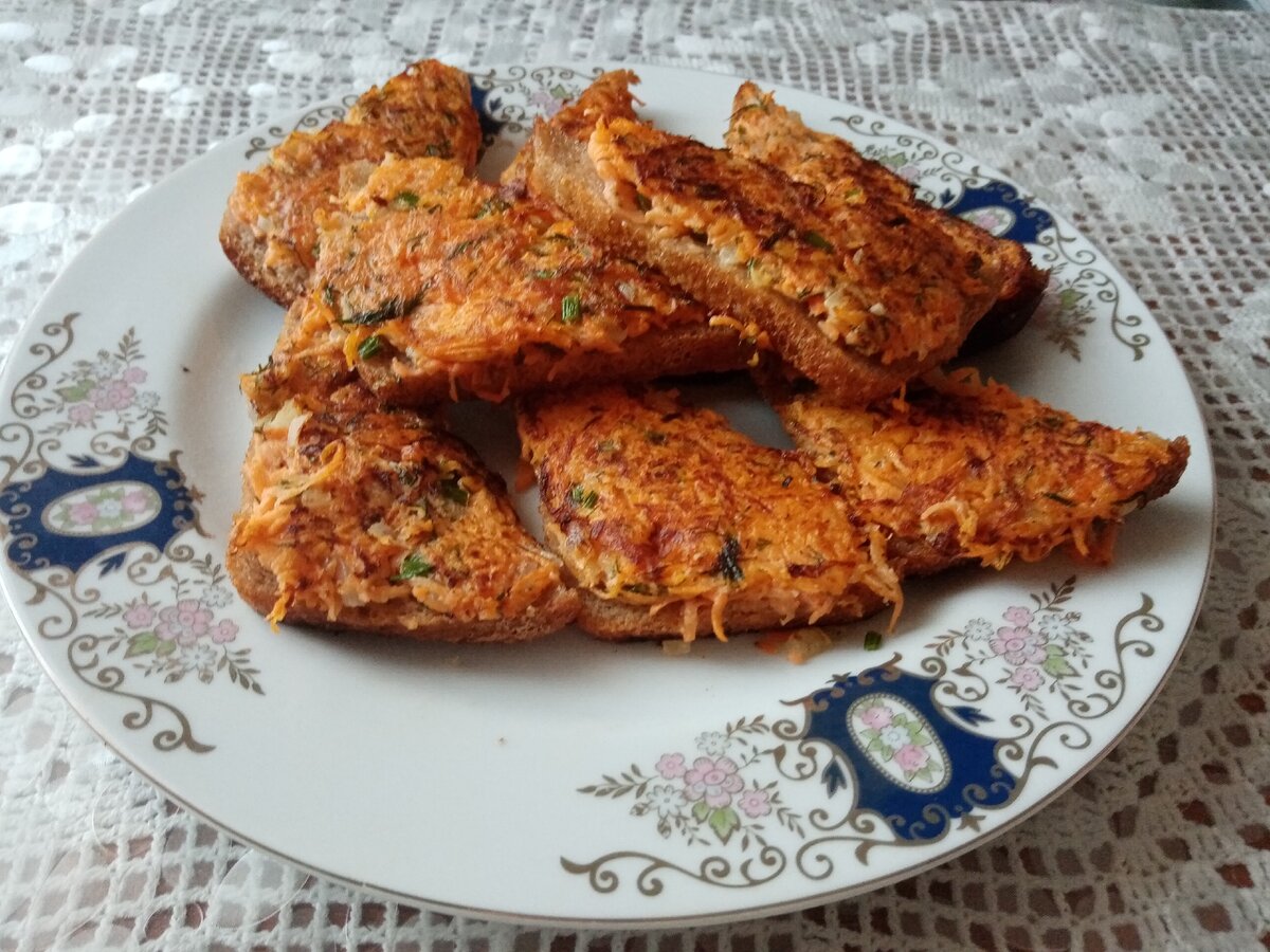 Горячие бутерброды с морковью.