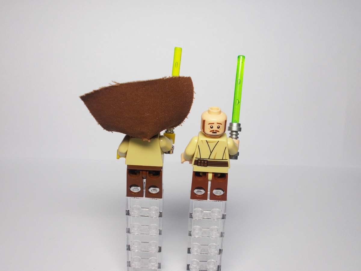 прины на спине и на лице у новой фигурки