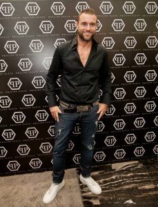 Филипп занялся экономической деятельностью после окончания университета, однако эта профессия не была его призванием. Впервые Филипп попробовал свои силы в дизайне, когда решил изготовить удобное кресло для своей собаки. Кресло настолько понравилось друзьям молодого экономиста, что каждый из них заказал по экземпляру.