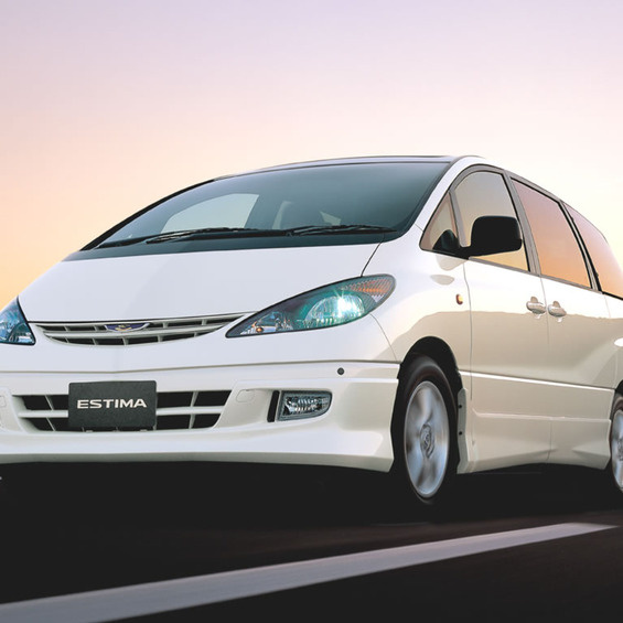 Минивен Toyota Estima, построенный на футуристической платформе с центральным расположением двигателя задал новый тренд в создании аналогичных автомобилей. Дальнейшее развитие модели двигалось по пути улучшения комфорта и ходовых качеств.