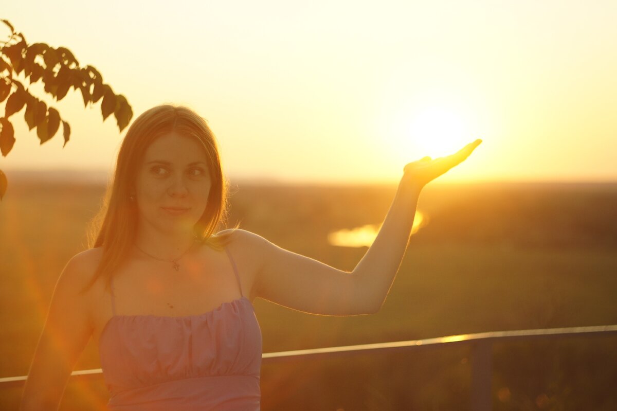 Моё Солнце теперь слишком большое, оно не помещается в руках... А моя Вселенная - это ты