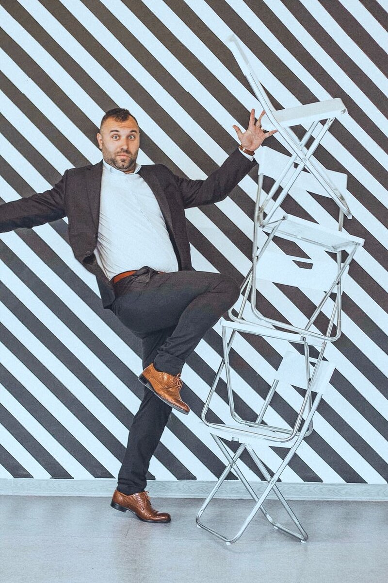 Это я , вешу примерно 100 кг, для справки сейчас 80 кг.