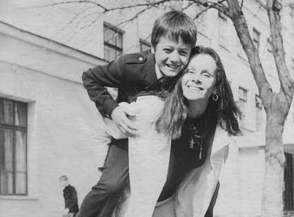 Любовь Полищук с сыном. Фото из открытых источников