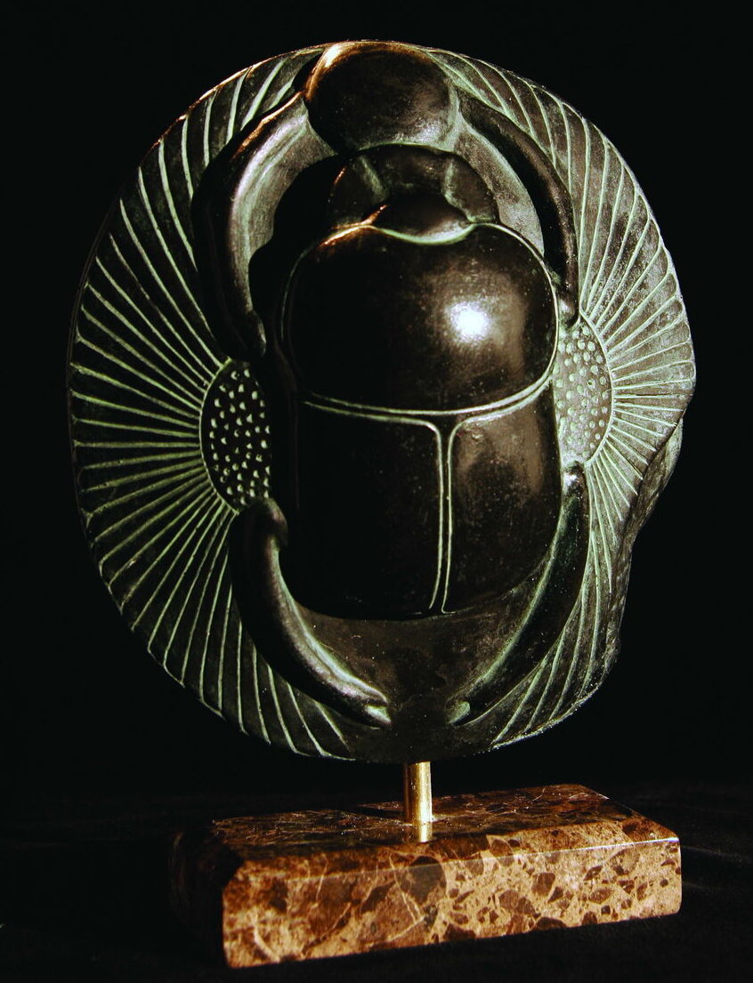 От солнечной ладьи до маски Тутанхамона: 10 предметов из Древнего Египта