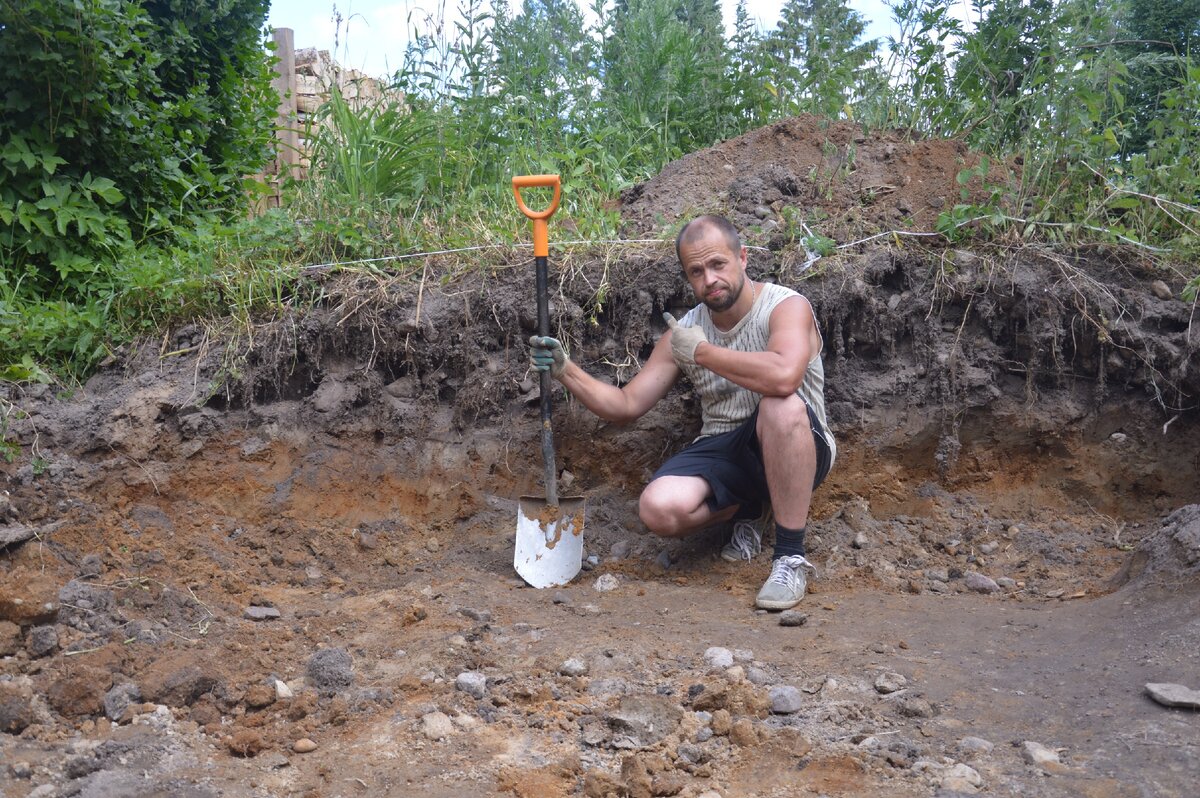 Копаю котлован под будущую баню-землянку
