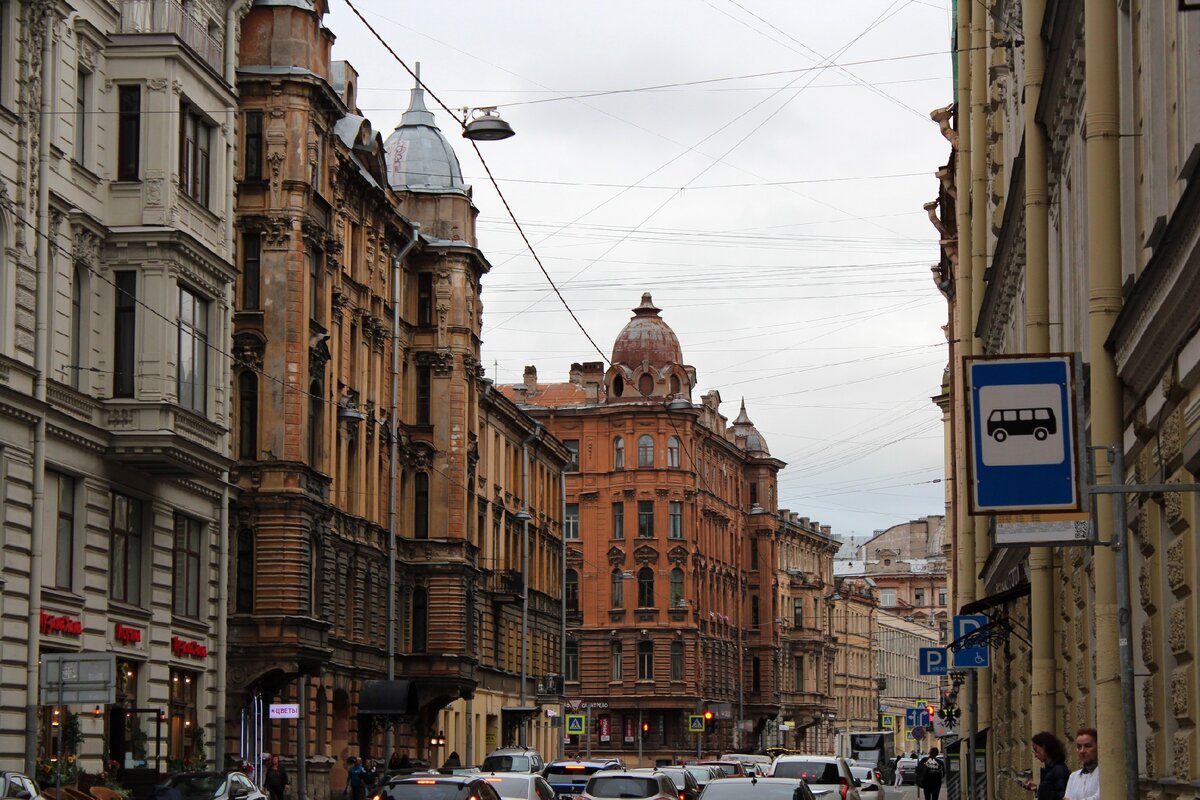 Улица Некрасова в Петербурге 