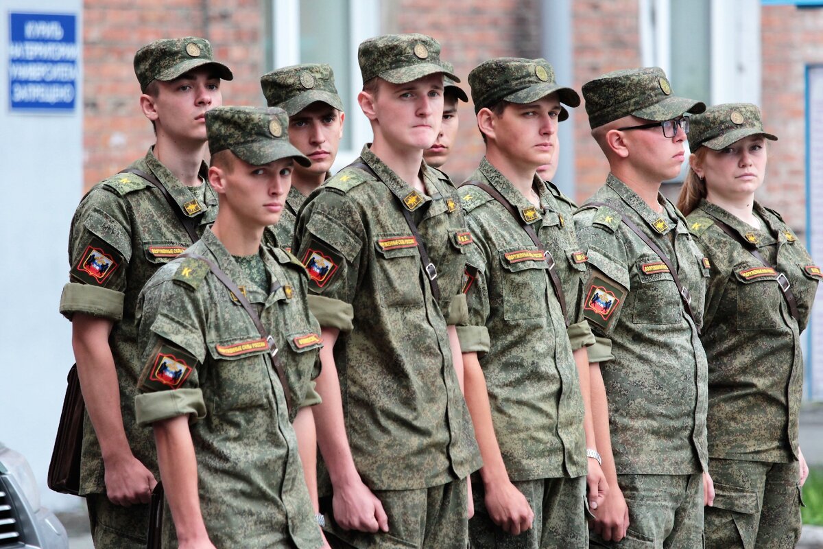 Военная форма александров. Курсанты МОСВОКУ Полевая форма. Военные курсанты. Курсант военного училища. Форма военного училища.