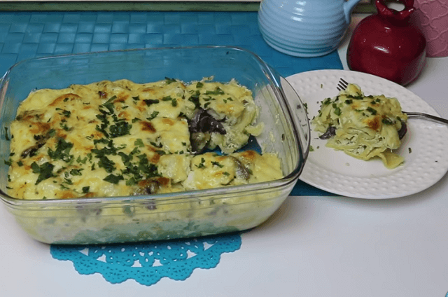Вариант 2: Картофельная запеканка с курицей в духовке – новый рецепт с фото