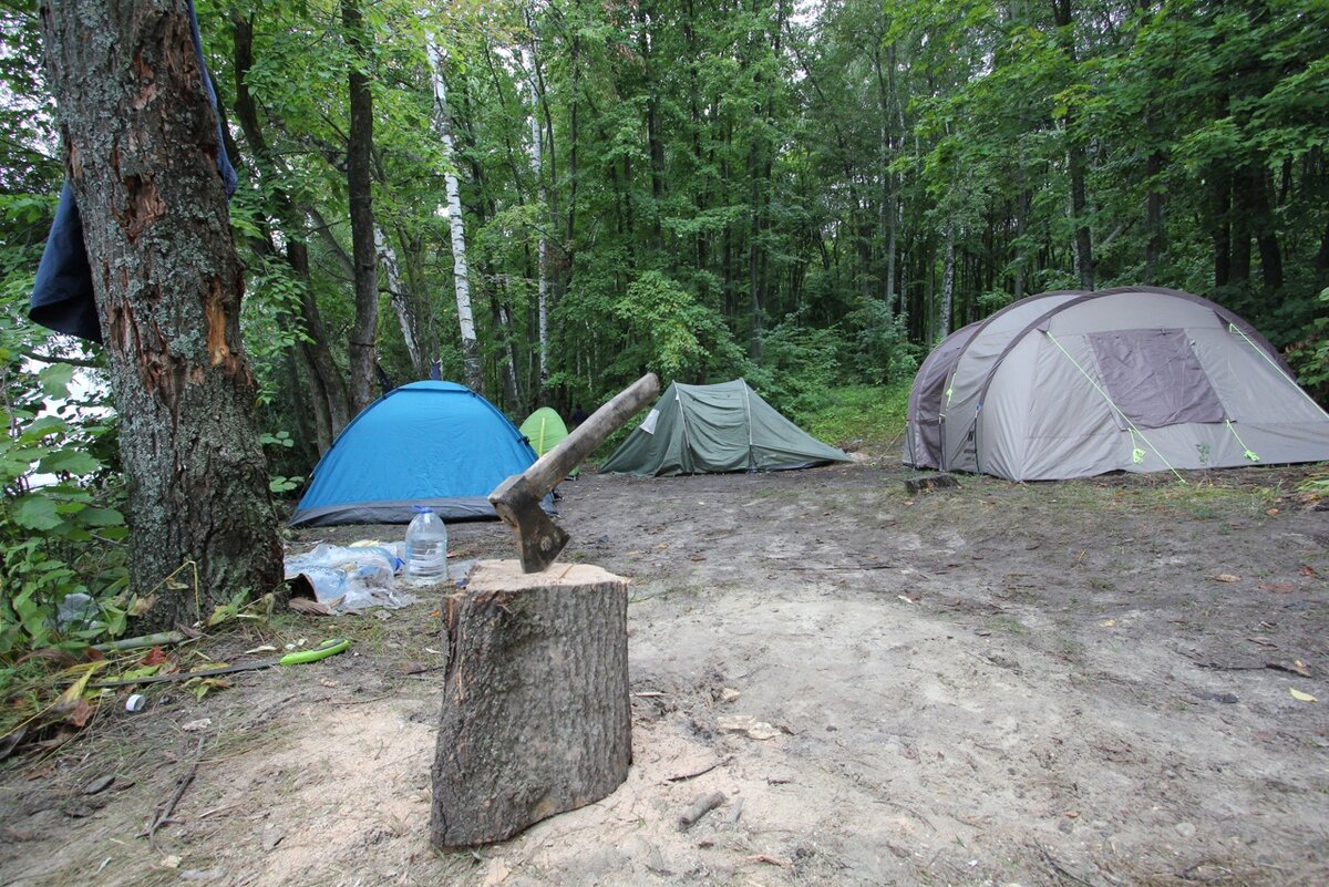 Место где установили палатки.