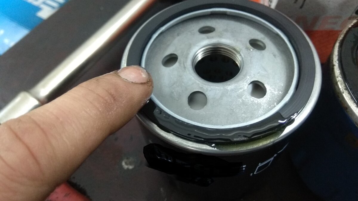 Сочится масло из под масляного фильтра, почему это происходит и как ...