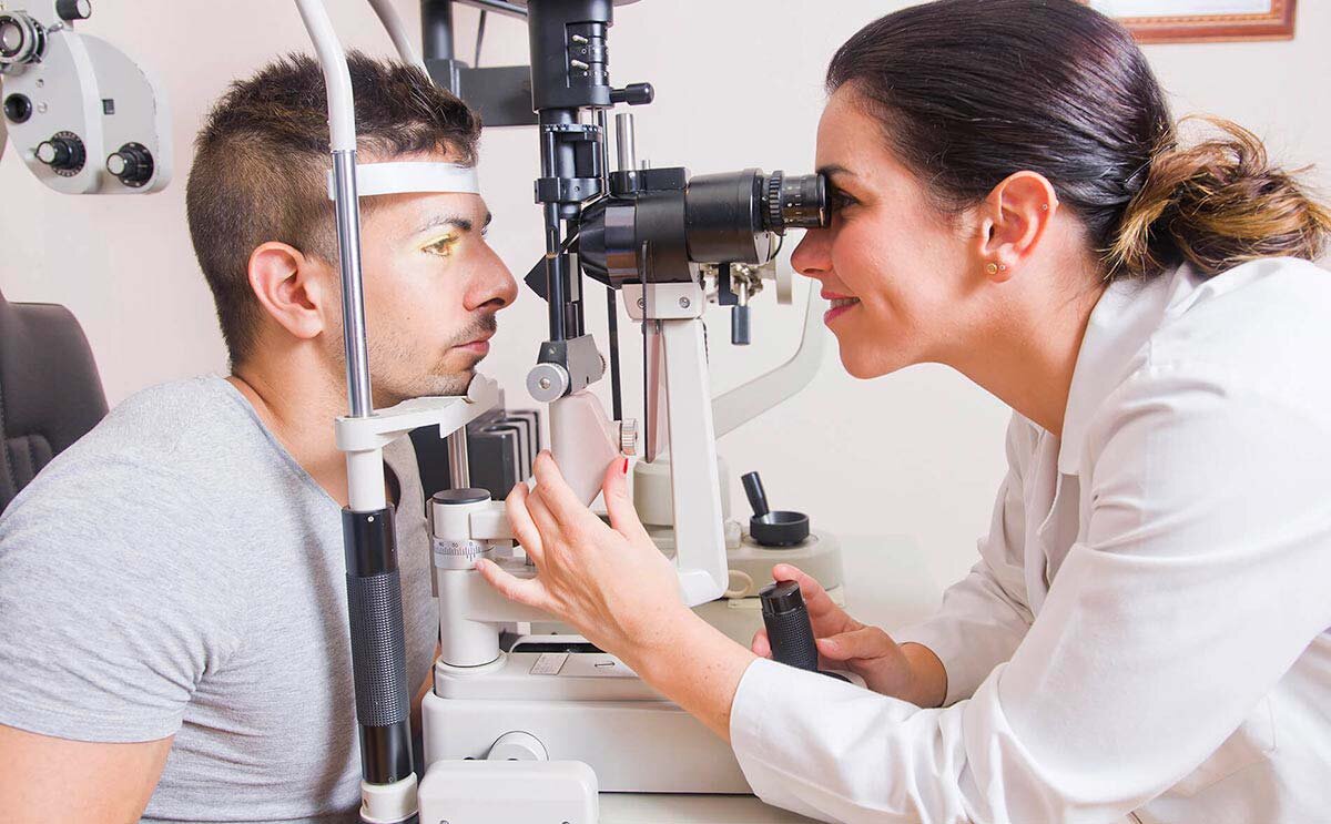 Нужно чтобы медицинский рецепт на линзы  был новым, а не выданным полгода назад.