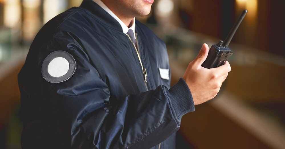 Пускай будут уверены, что вы можете показать "зубы". Создайте иллюзию того, что вы юридически подкованы (ведь когда вы снимаете все подряд, это примерно так и выглядит)