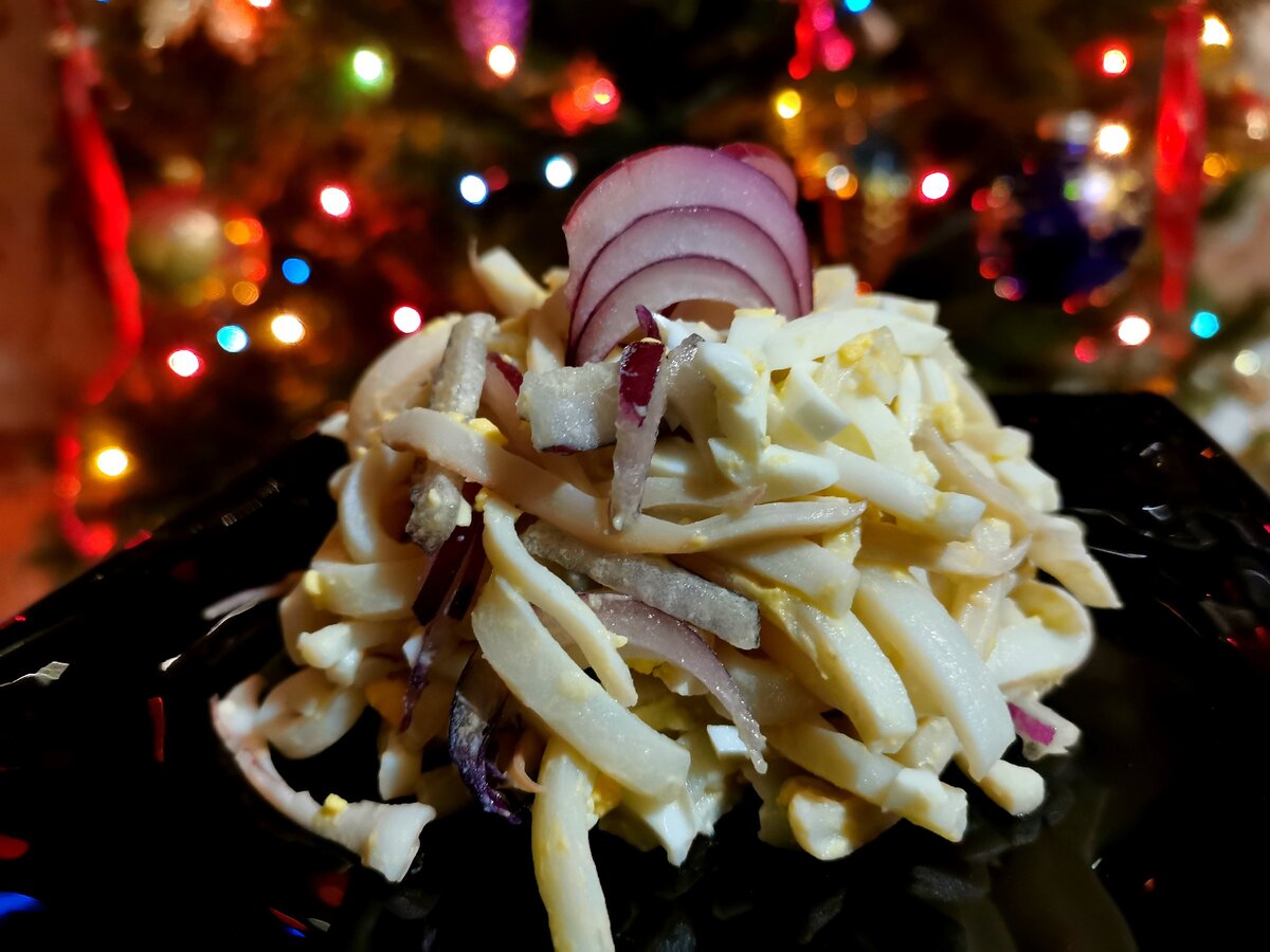 Наш любимый салат с кальмарами. 