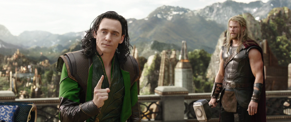 Кадр из фильма "Тор: Рагнарек". Локи очень любит монологи (за что однажды получил от Халка)