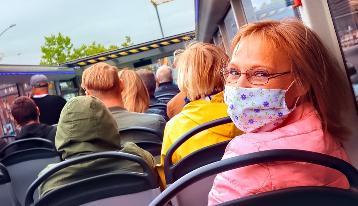 На фото все должны быть в масках и не касаться друг друга. Изображение с сайта pixabay.com 