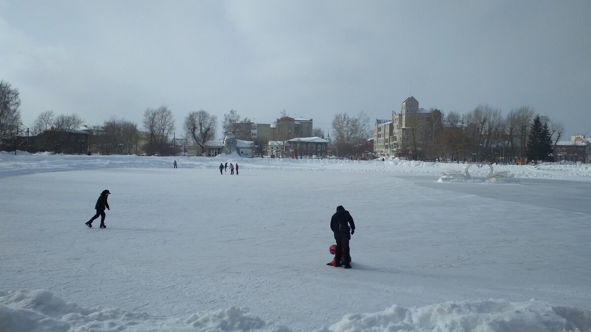 Каток на Белом озере в Томске. Фото автора