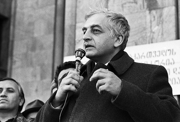Звиад Гамсахурдия. Источник: https://m.lenta.ru/articles/2019/04/13/tbilisi/