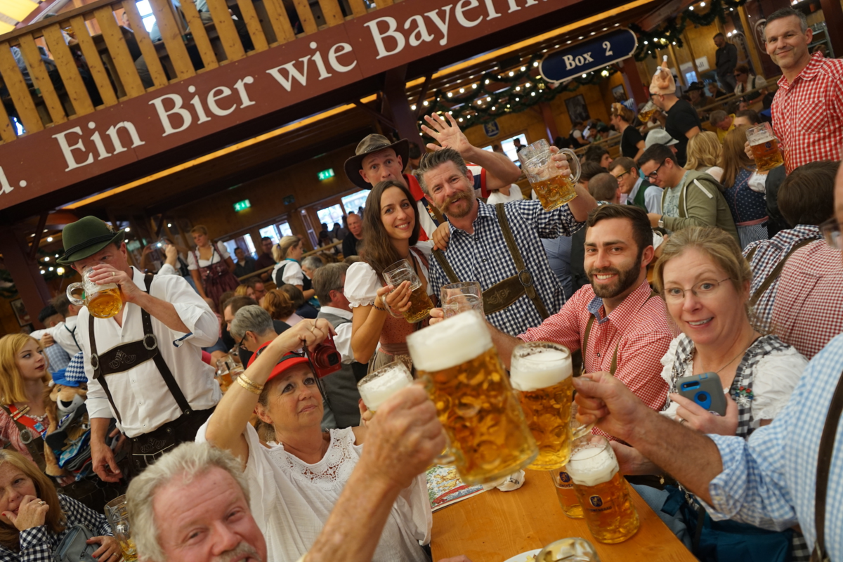 Сколько пивоварен участвуют в октоберфесте. Октоберфест 2021 в Германии. Мюнхен фестиваль Октоберфест 2021. Октоберфест в Мюнхене. Натюрлих Октоберфест 2021.