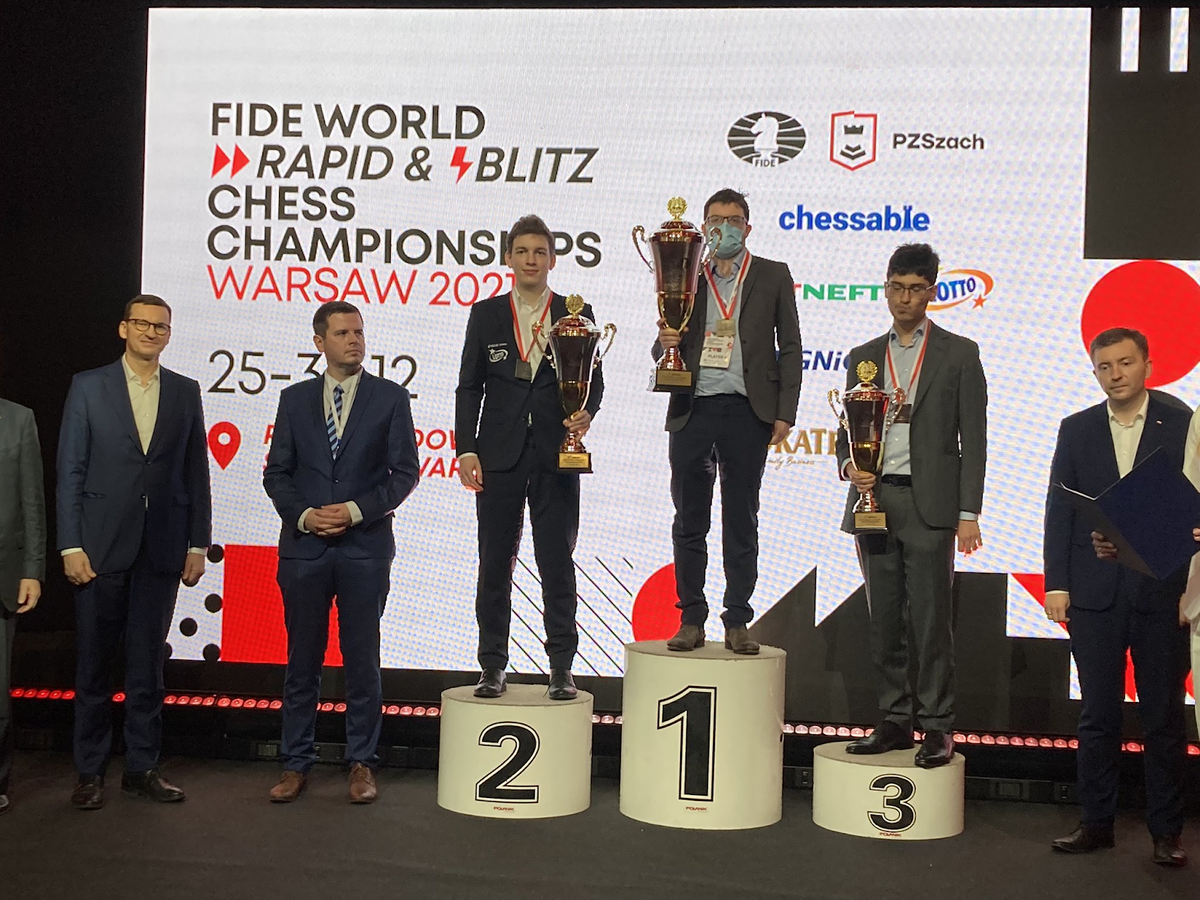 михаил сарин шахматы. чемпионат мира по шахматам по рапиду и блицу 2022. чемпионат по блицу. магнус карлсен фабиано каруана фото игры. чемпионат мира по шахматам.