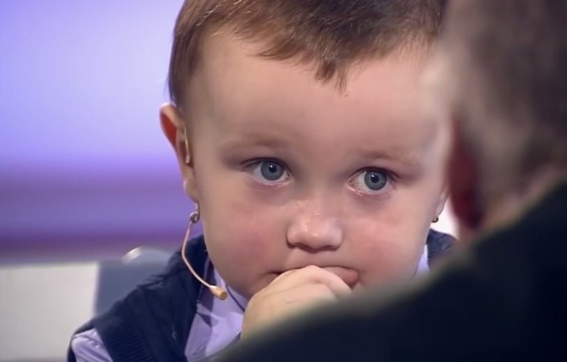3-летний Миша Осипов играет с Анатолием Карповым в шахматы на шоу "Лучше всех"