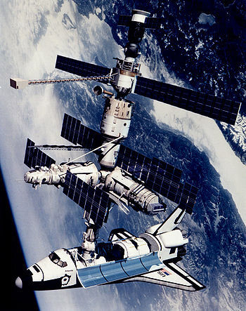  Компьютерная модель: «Atlantis» STS–71», пристыкованный к МКС «Мир».