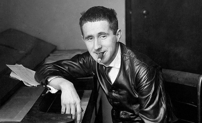 Бертольт Брехт — немецкий драматург, поэт и прозаик, театральный деятель, теоретик искусства, основатель театра «Берлинер ансамбль»