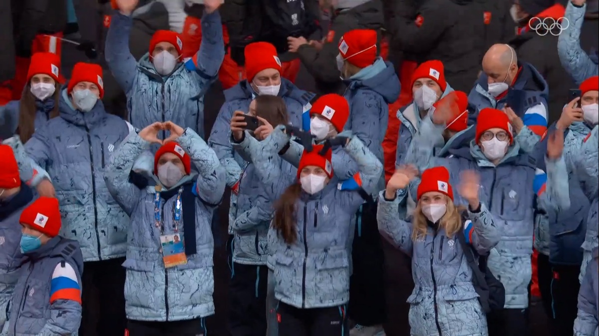 Фото olympics.com; сборная Российского Олимпийского комитета на закрытии игр.