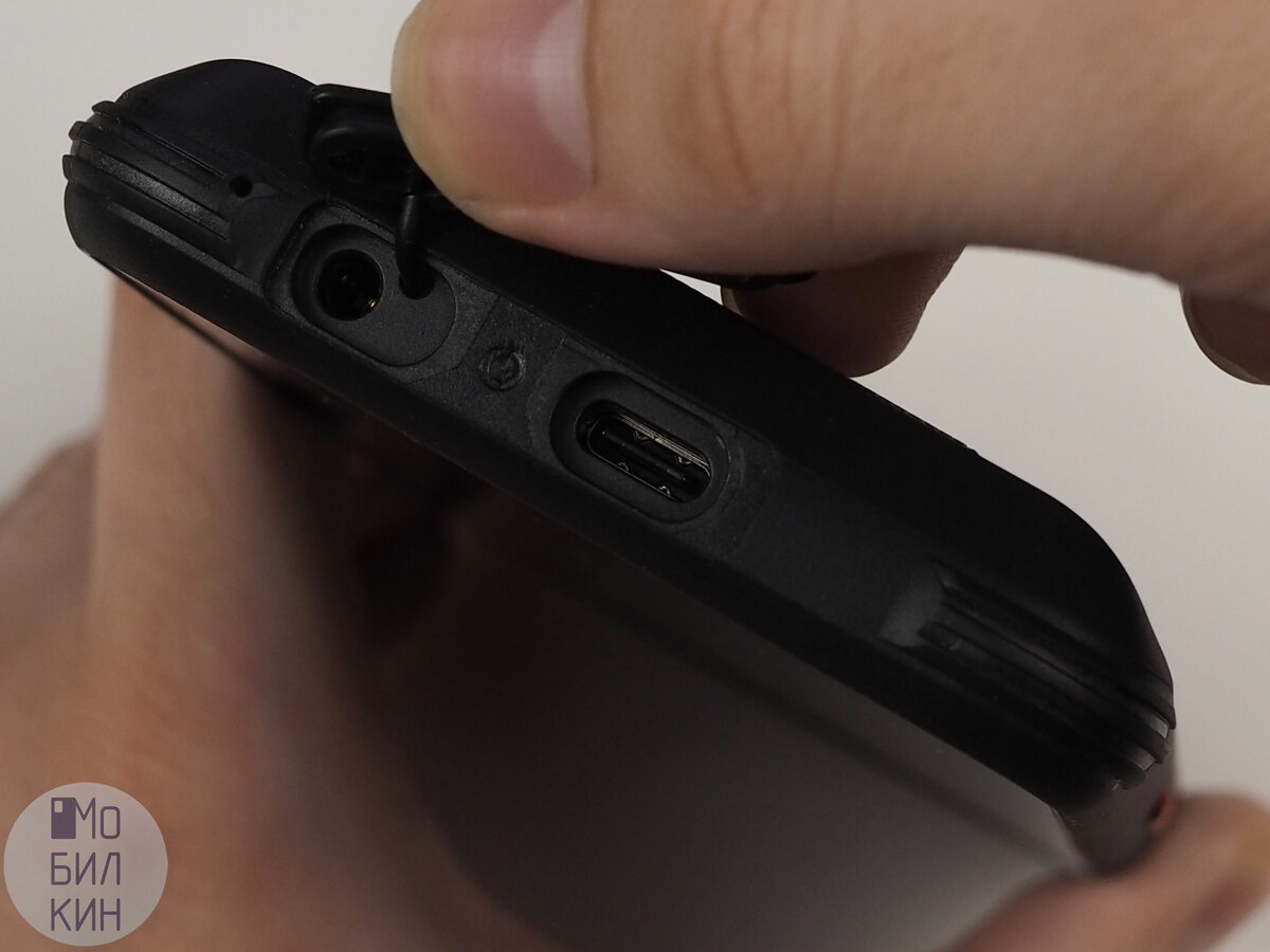 Нижняя грань: разъём 3.5-мм и разъём Type-C