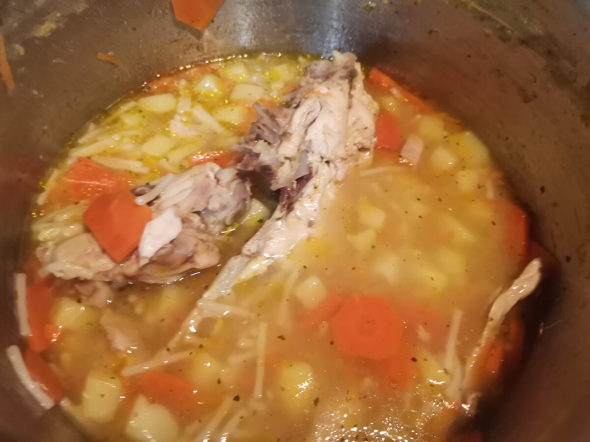 Тут я уже не сдержался и съел часть супа) 