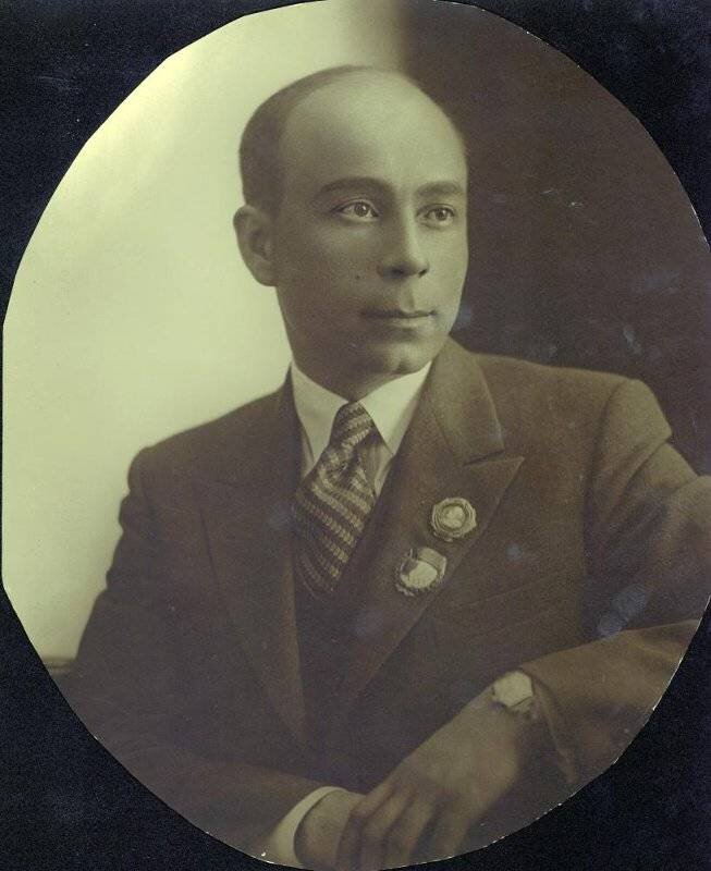 Георгий Алексеевич Ушаков http://www.gpavet.narod.ru/Names4/ushakov.htm